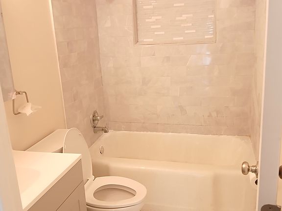 5th image of 1026 Wylie St SE