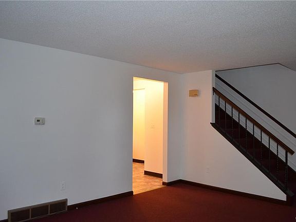 4th image of 172 Fairgreen Dr #Left