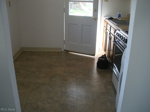 3rd image of 23395 Farringdon Ave #56