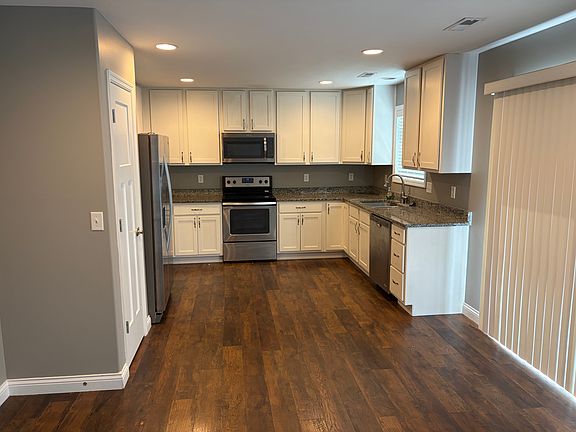 2nd image of 483 Honeysuckle Creek Dr