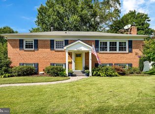 9506 Farmview Ct, Fairfax, VA 22032