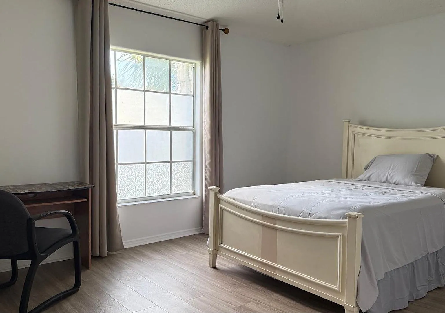4 bed, 2.0 bath, 1800 sqft, $953 — Photo 1