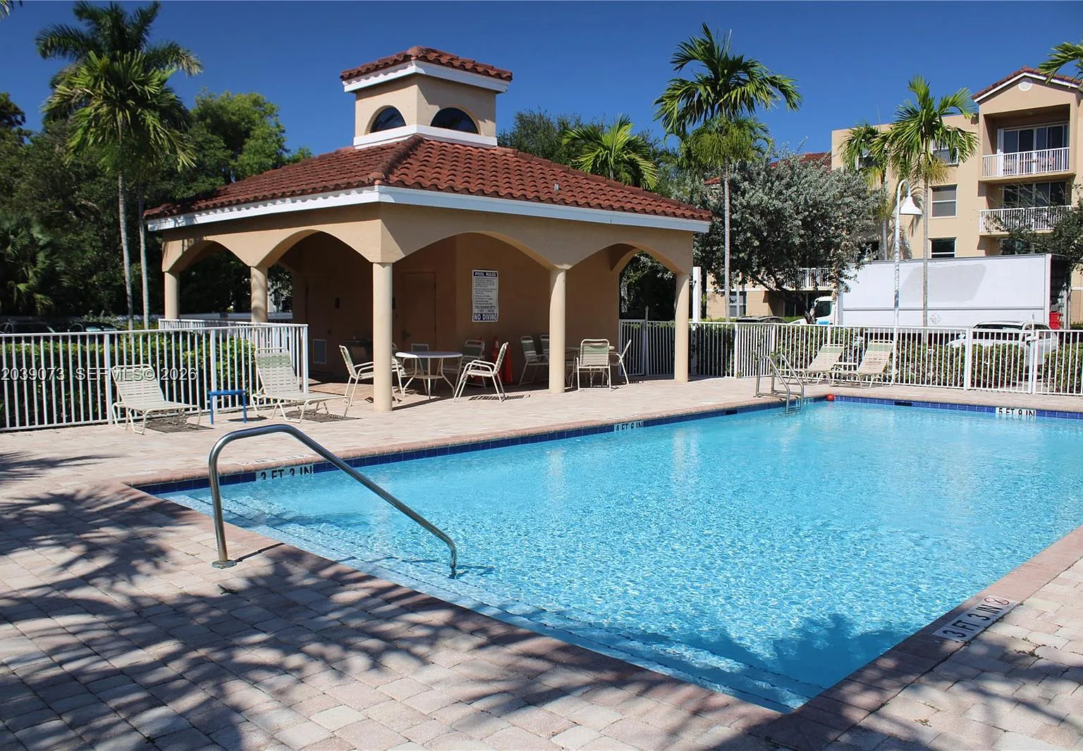 Sheridan Beach Club Condo — Photo 3