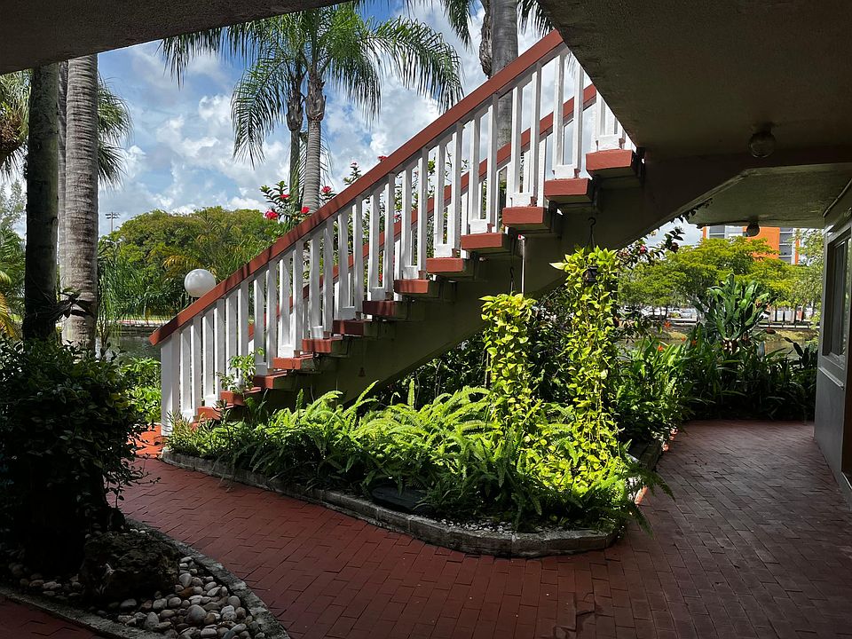 1st image of 16751 N Glades Dr #2