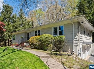 7 Rolling Ridge Rd, Upper Saddle River, NJ 07458