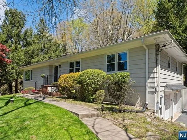 7 Rolling Ridge Rd, Upper Saddle River, NJ 07458