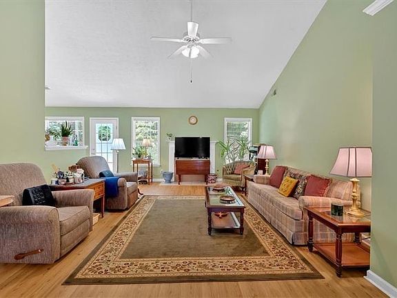 5th image of 322 London Ln