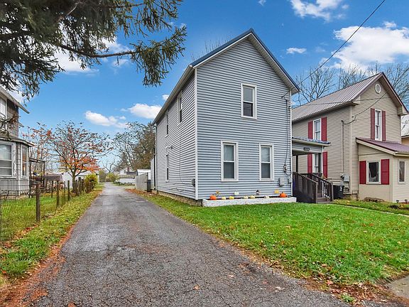 2nd image of 202 Jefferson St