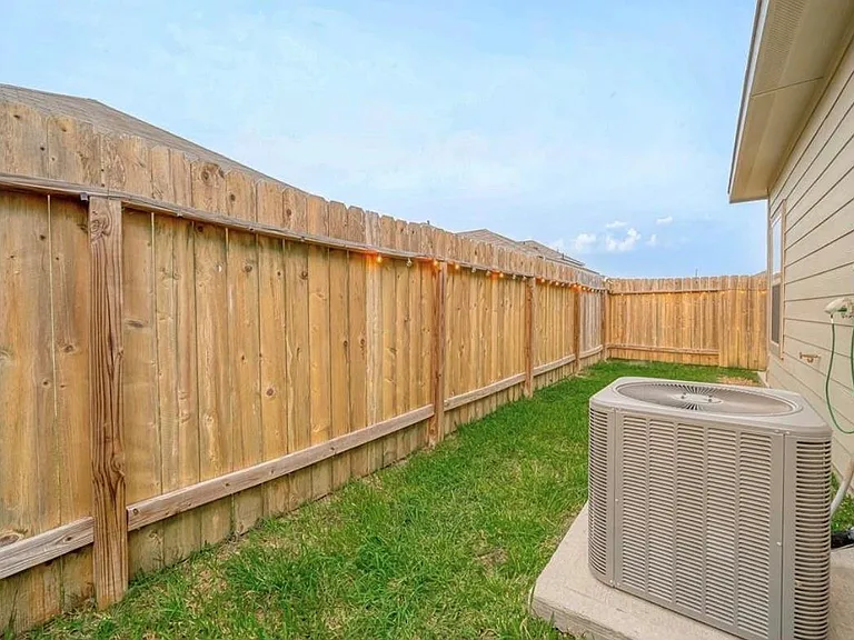 6409 Hollock Meadows Ln — Photo 20