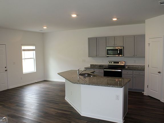 3rd image of 9220 Golfview Cir