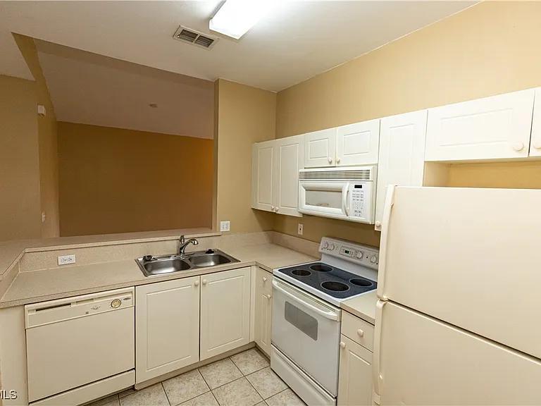 4275 Bellasol Cir #2223 — Photo 4