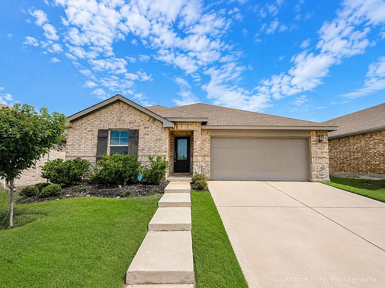 3230 Baehr Dr — Photo 1