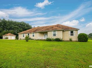 15047 N Loyola Ln, Mount Vernon, IL 62864