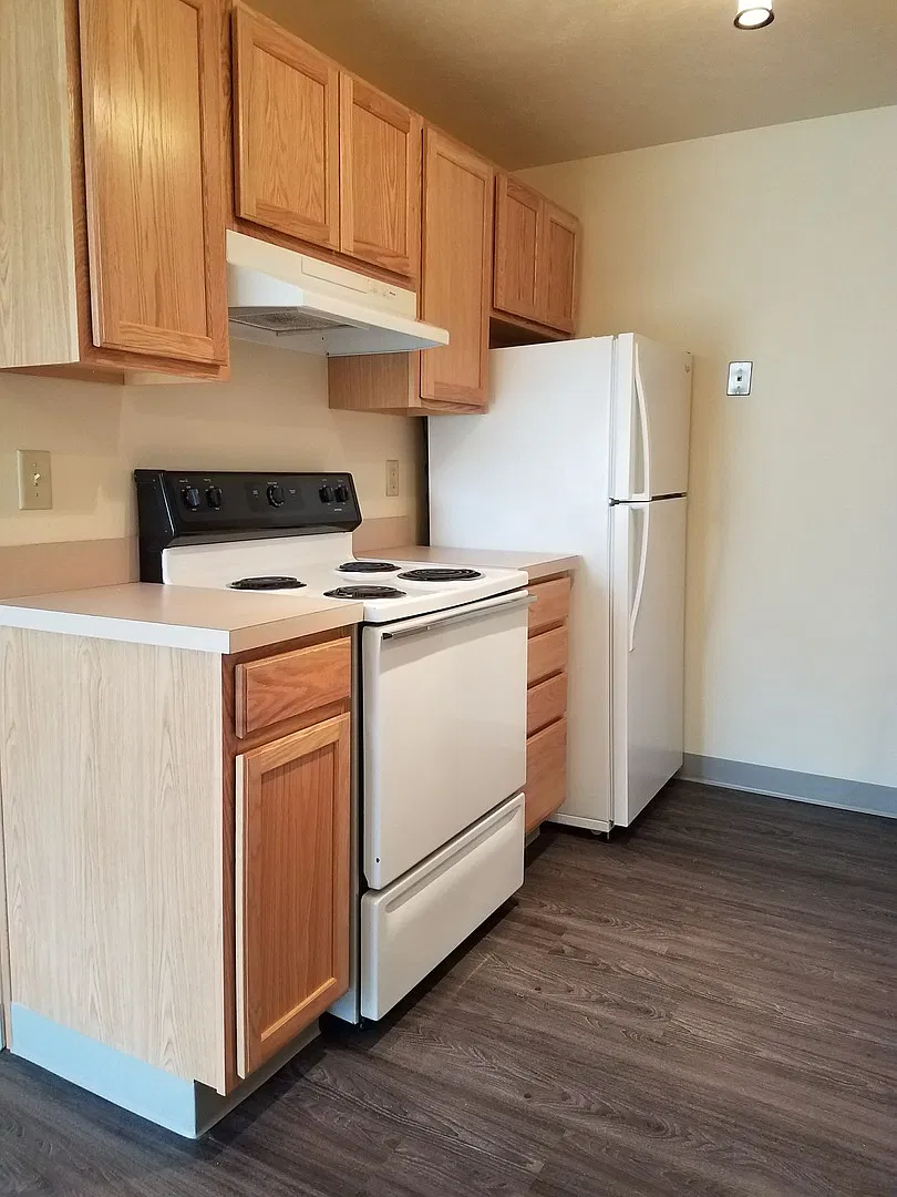 East Mission Apartments — Photo 2