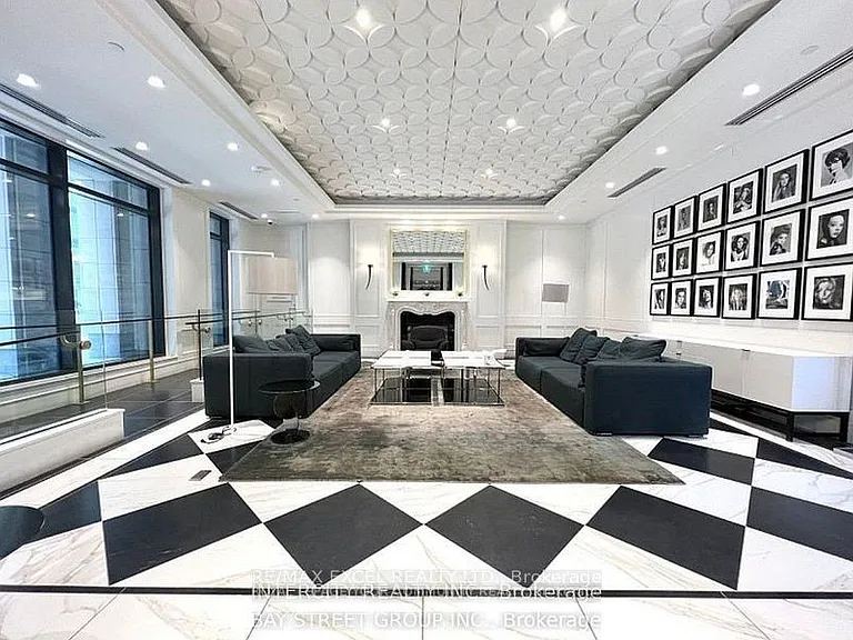 955 Bay St #324 — Photo 2