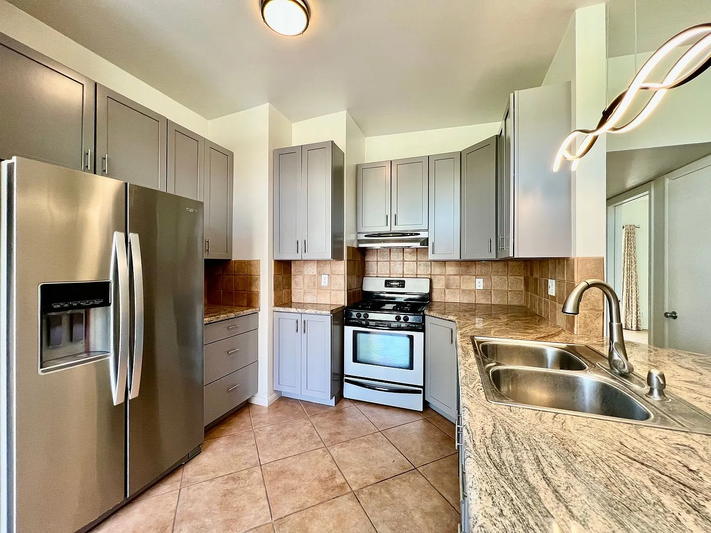 Available Now! 3 Bedroom 2 Bathroom Pool Home In Palm Springs ! — Photo 4