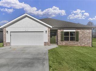 611 E Lake Francis Dr, Siloam Springs, AR 72761