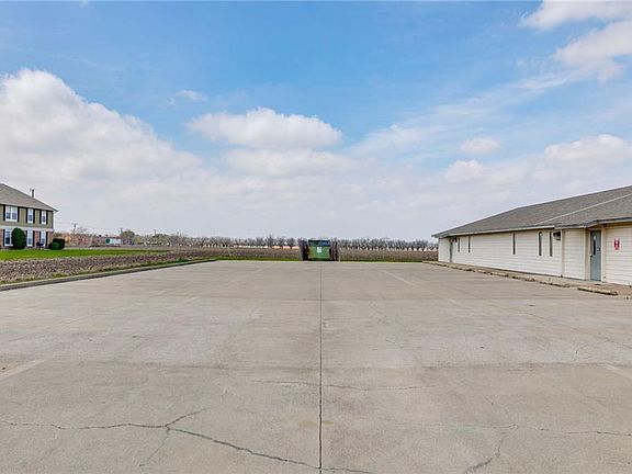 4th image of 301 Highland Dr