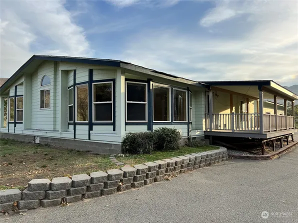 407 HWY 153, Pateros, WA 98846