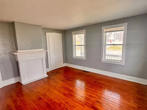 30 Central St, 30 Central St #1, Farmington, NH 03835