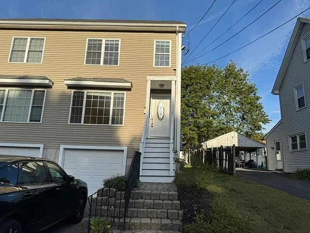 3 bed, 2.5 bath, 1679 sqft, $4,200 — Photo 2