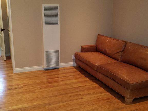 2nd image of 930 E 1st St Unit 17