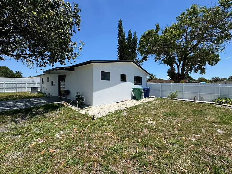 2251 NW 193rd Ter — Photo 8