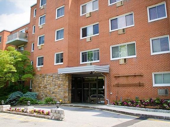2nd image of 370 Central Park Ave APT 5J
