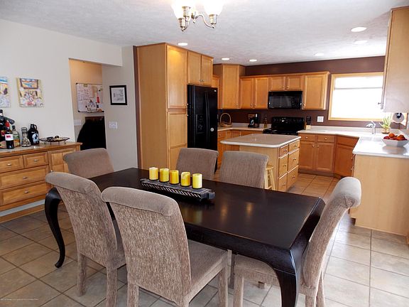 3rd image of 7467 Lonsdale Cir