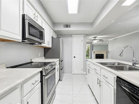 5th image of 1012 Saint Julien Dr APT A2