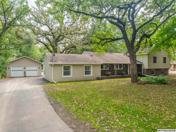 1533 Plymouth Rd, Mason City, IA 50401