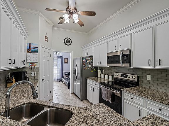 3rd image of 1028 Cressmont St