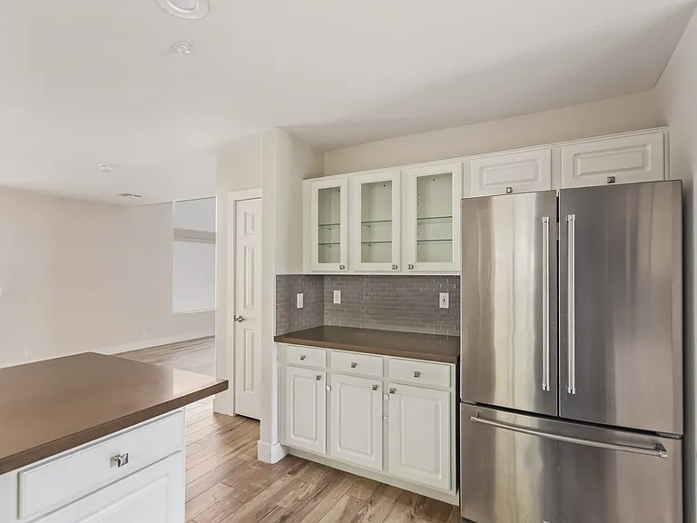Kitchen with lots of cabinets.
