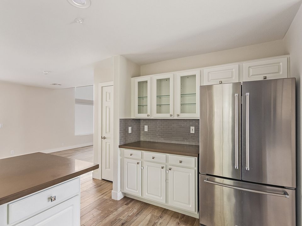 Kitchen with lots of cabinets.