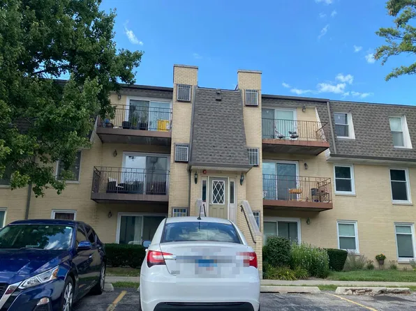 814 N River Rd APT 1A, Mount Prospect, IL 60056
