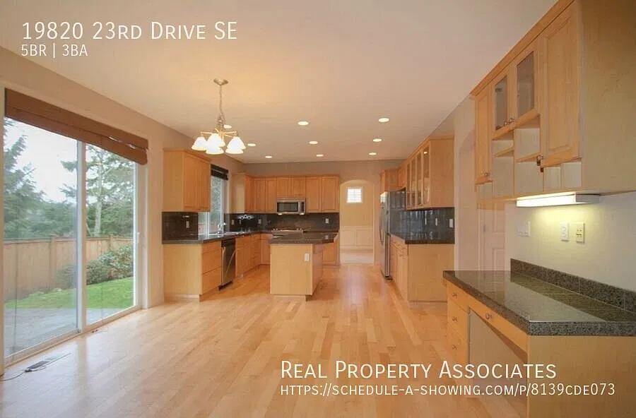 Stunning 5BR + Bonus Room Home in Desirable Wrenwood Estates — Photo 3