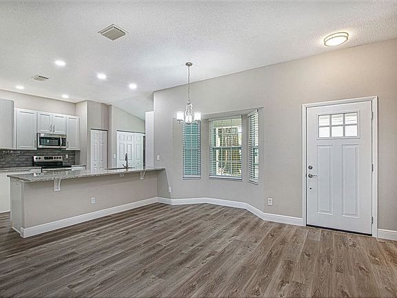 2nd image of 876 Franklin Cir