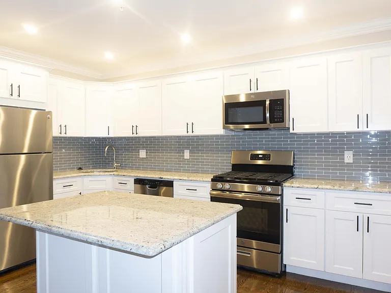 8 Nira Ave #3 — Photo 18