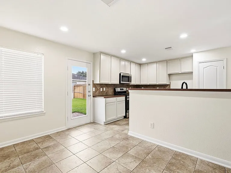 7719 Serene Wood Ln — Photo 15