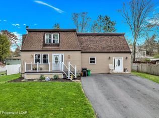 14 Split Rail Ln, Dallas, PA 18612