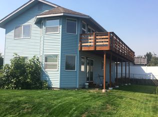 210 Lilac Ln, Brookings, OR 97415