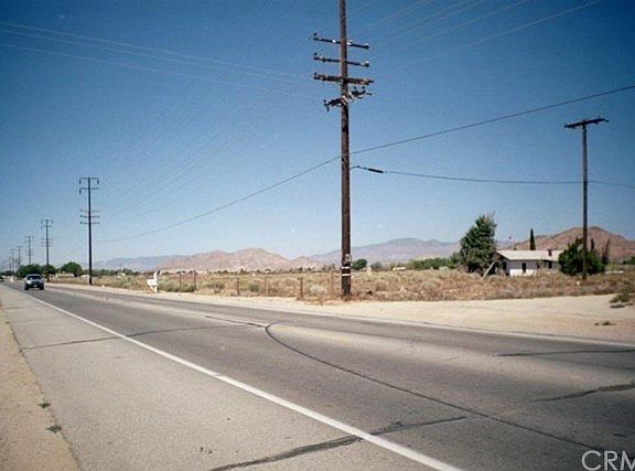 3rd image of 4741 W Rosamond Blvd