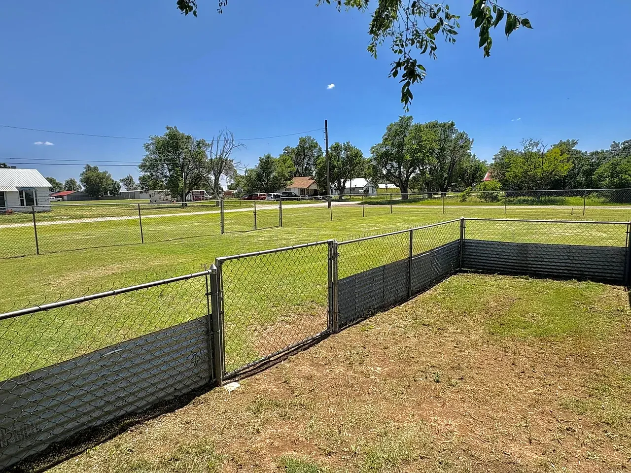 3 bed, 1900 sqft, $1,350 — Photo 2