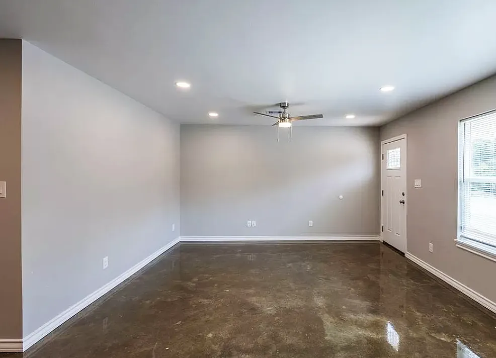 3 bed, 1.5 bath, 2100 sqft, $1,300 — Photo 2