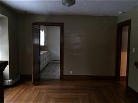 3rd image of 729 S Court St