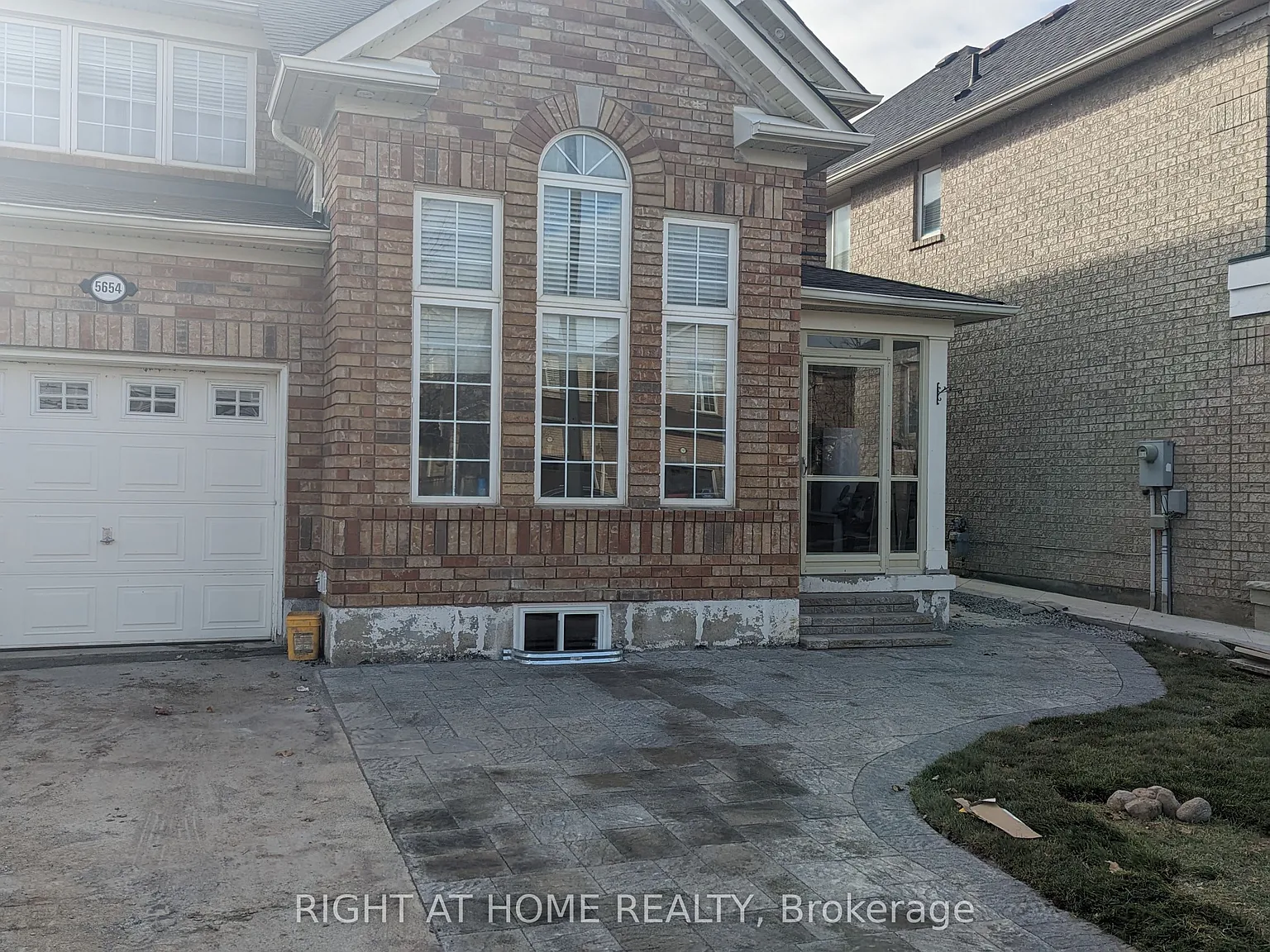2 bed, $1,950 — Photo 1