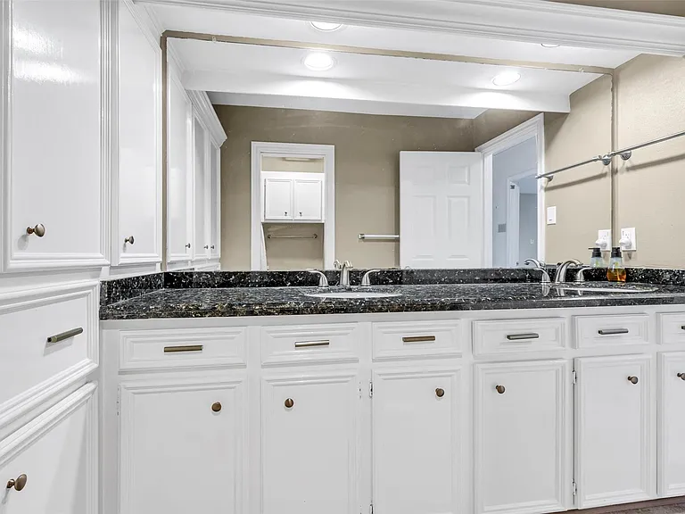 1127 Barkston Dr — Photo 38