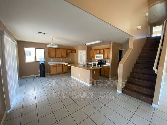 5th image of 3228 S 81st Dr