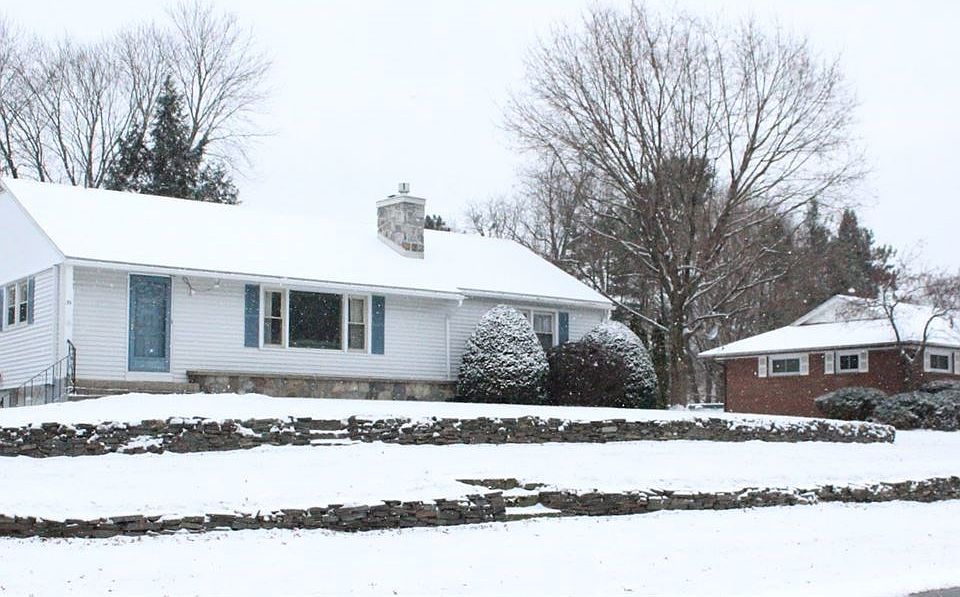 1st image of 35 Saint Stephens Ln E