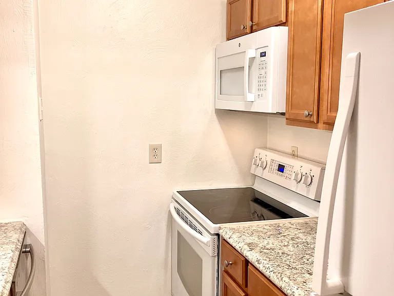61 Colonial Manor Rd — Photo 3